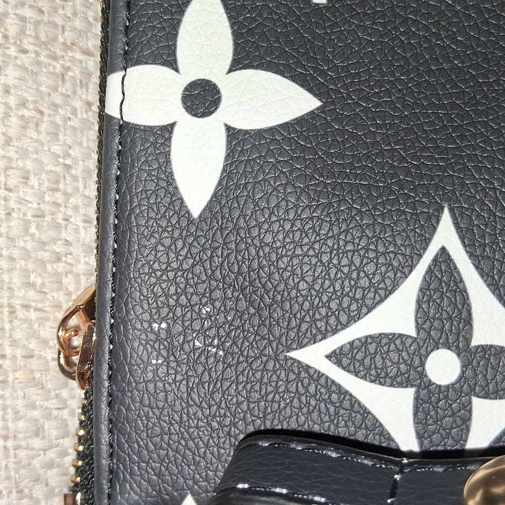 Purse  With Logo. Very Cute   1 DAY SALE Only.   Firm Price , - Picture 8 of 15